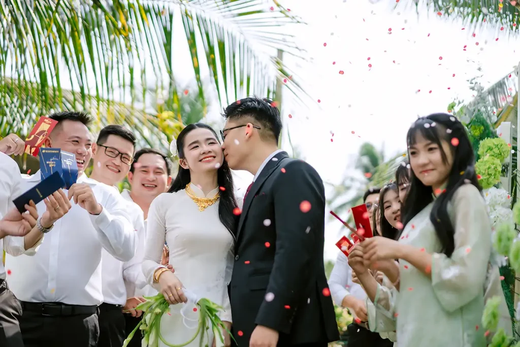 Tìm thợ chụp ảnh đám cưới giá rẻ